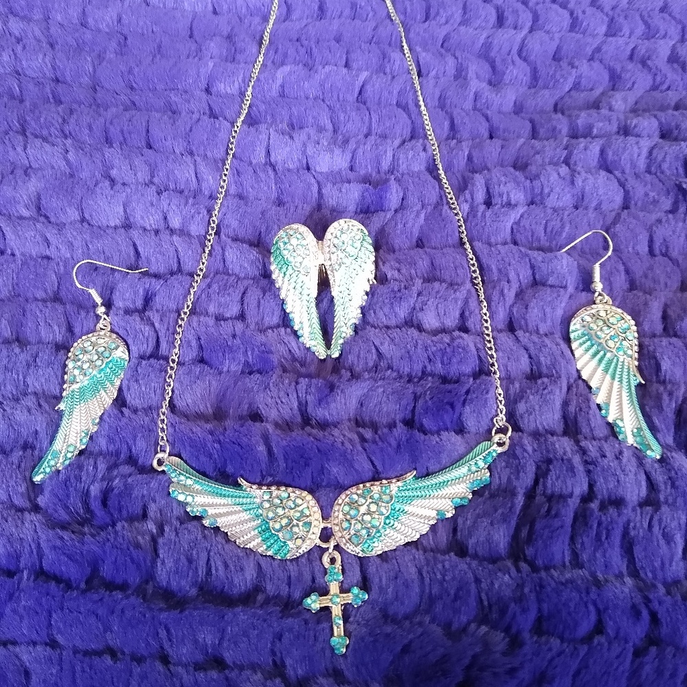 FASHION CRYSTAL NECKLACE, EARRINGS & RING SET